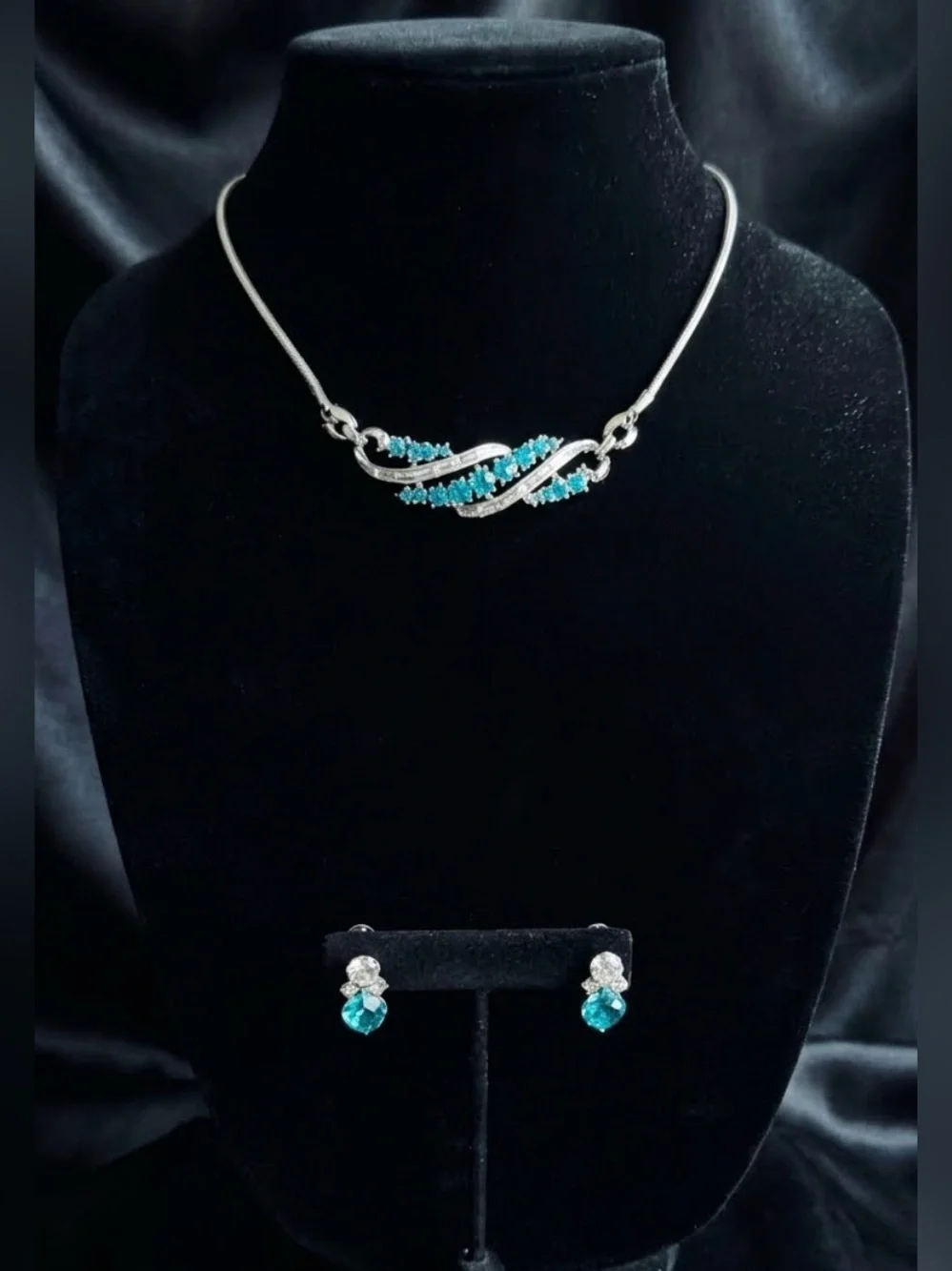50s CORO Aqua Blue Rhinestone Necklace & Screw Back Earrings Set Demi Parure